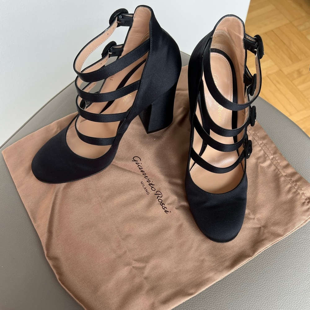 Gianvito Rossi satin heels, size 7. In perfect condition with a dust bag.